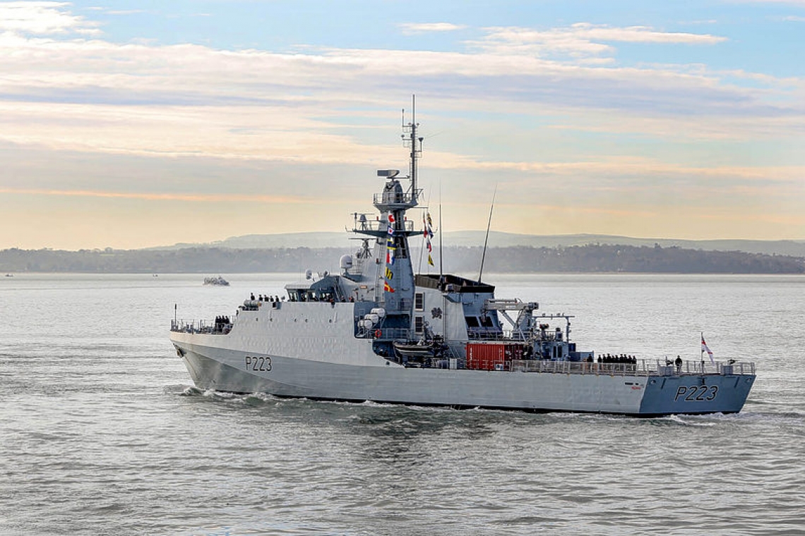  ‘HMS Medway’ in  transit to Caribbean 