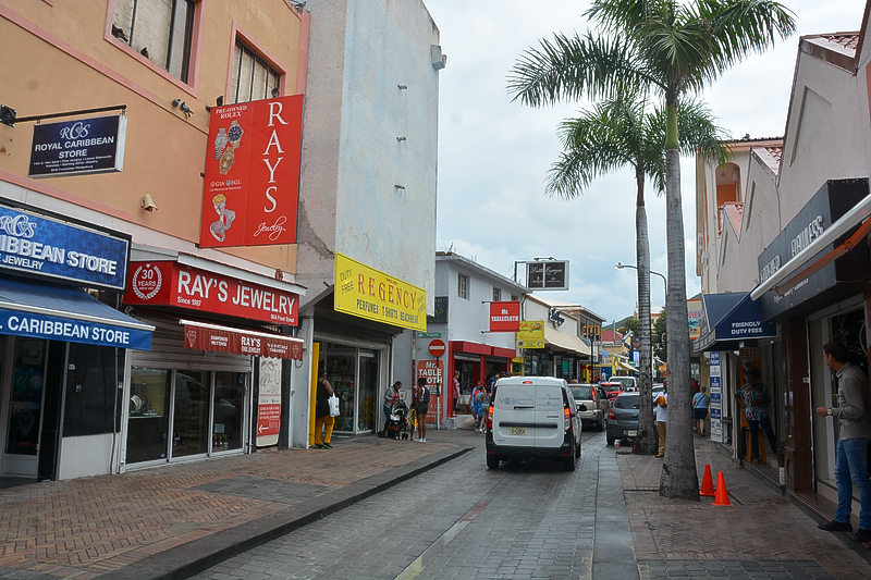 Jewellery store victim  of smash-and-grab