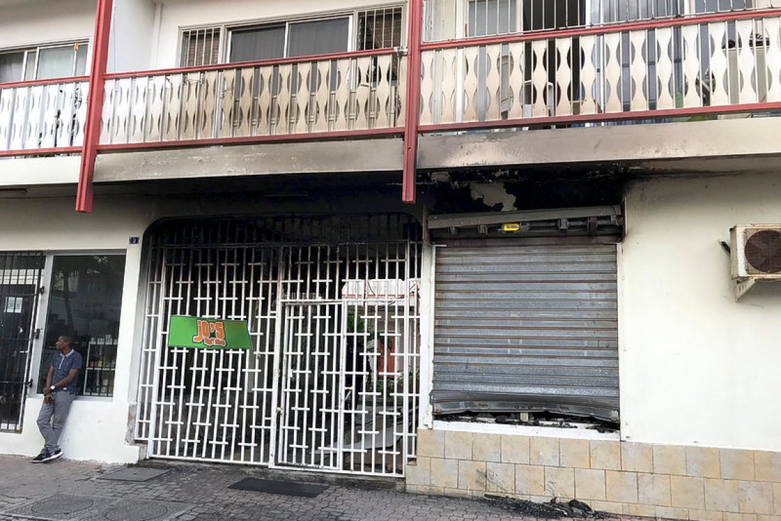       20 evacuated after fire breaks  out in a building in Marigot   