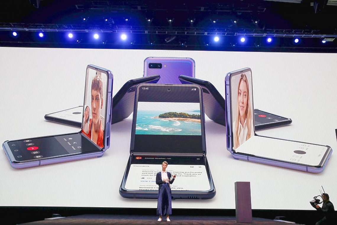 Samsung unveils compact foldable phone, 5G Galaxy S to fend off Apple and Huawei