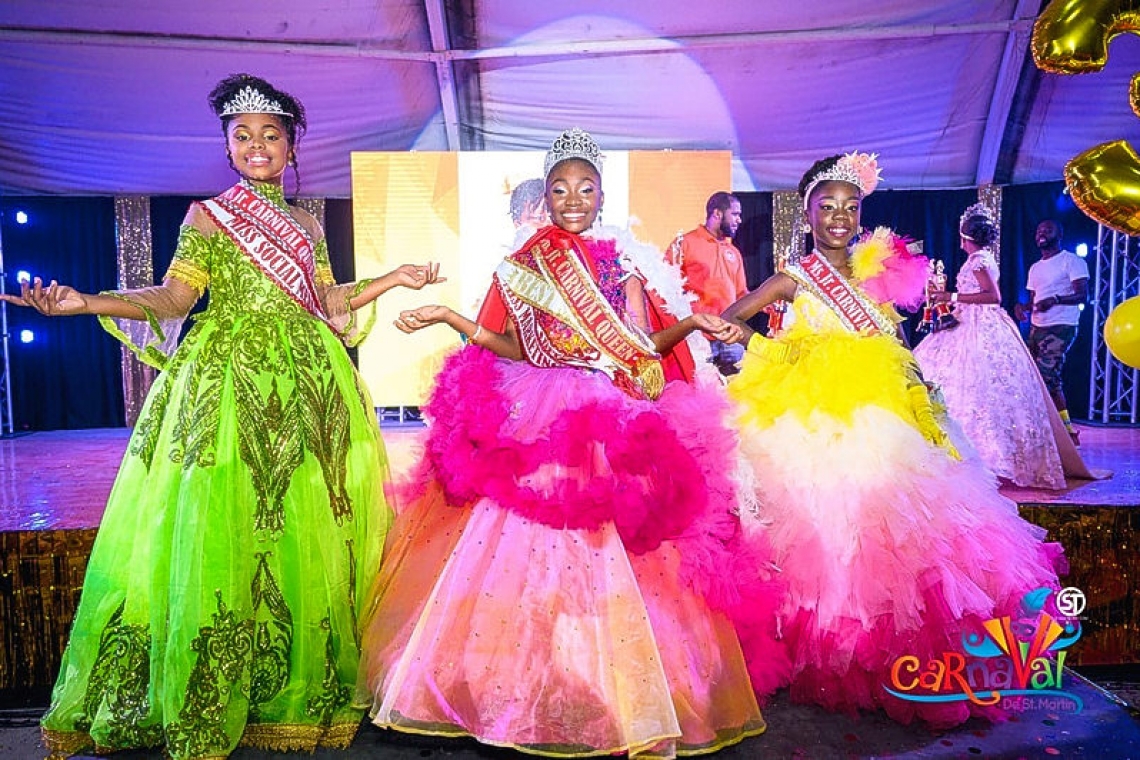       Brigitte Gumbs and Ayanna Connor  Senior and Junior Carnival Queens   