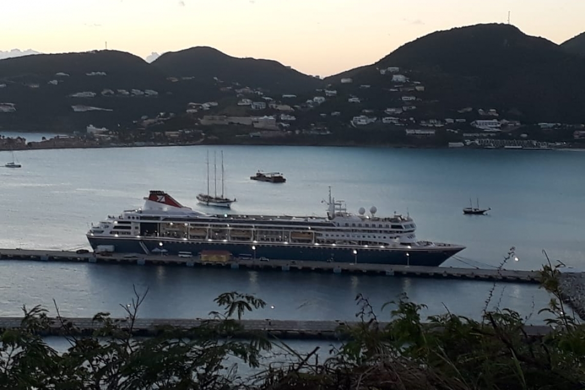       Officials allow cruise ship to  turnaround at St. Maarten   