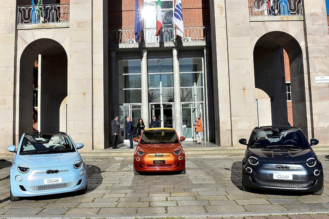 Fiat Chrysler defies virus fears to showcase electric 500 in Milan