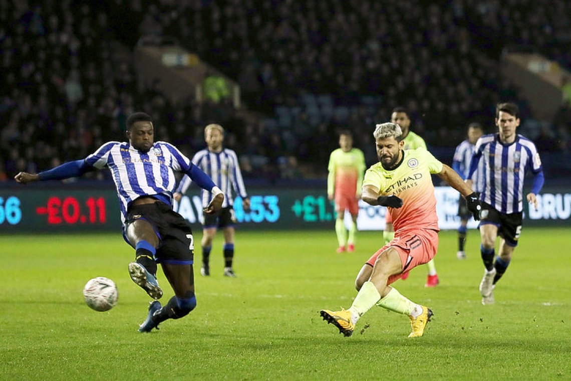  Aguero sends City through, Norwich knock out Spurs