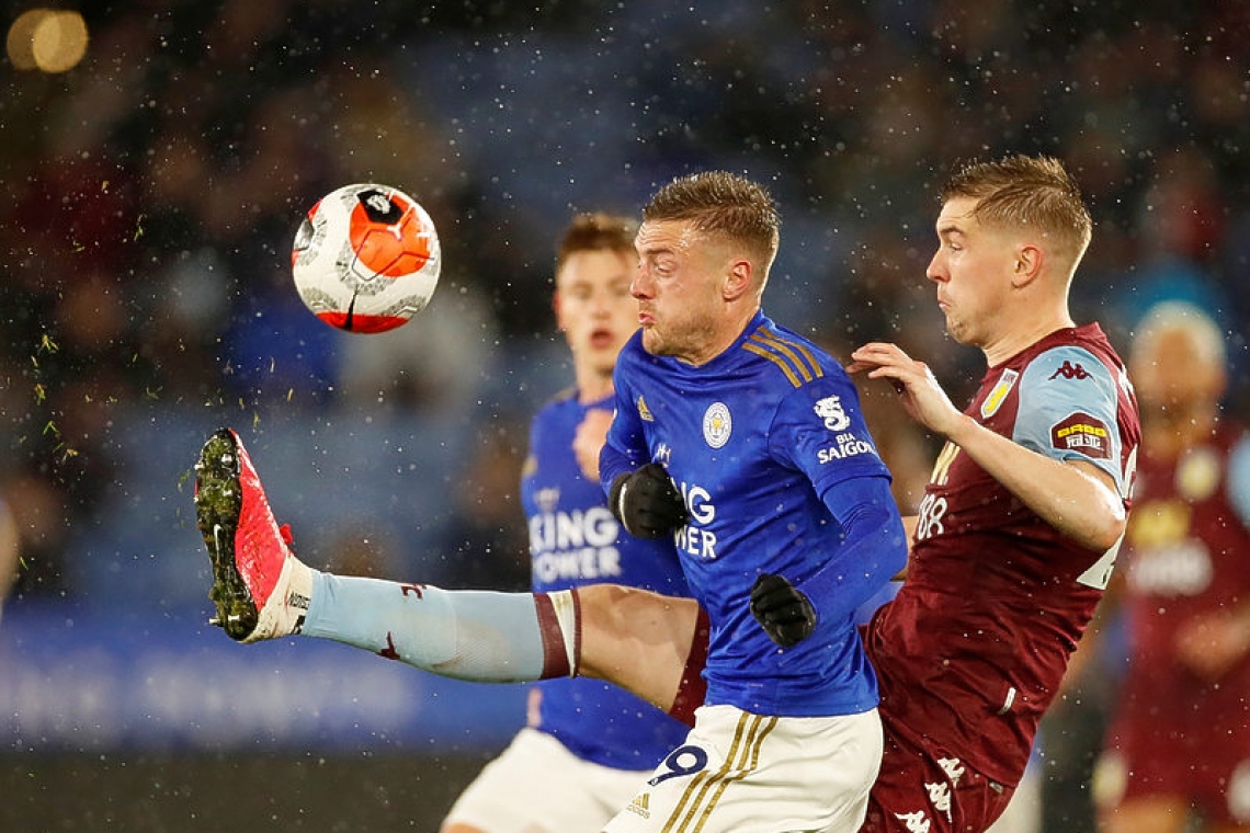  Vardy back among goals as Leicester thump Villa 4-0