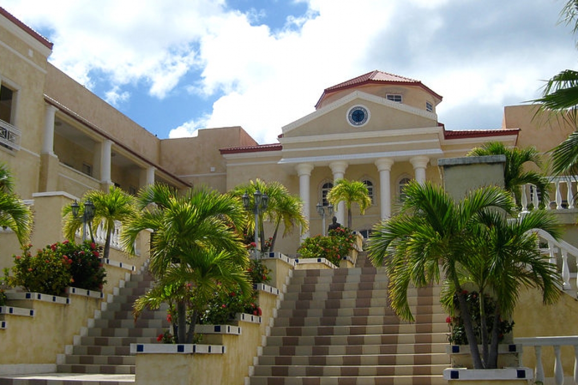 AUC has moved basic courses  online for St. Maarten students