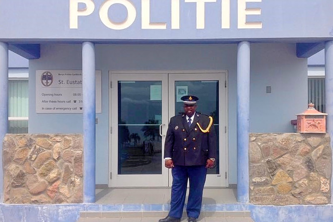     Leonaldo Courtar celebrates 21 years on Police Force of Statia
