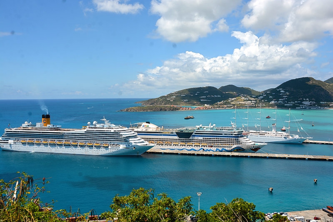       Three cruise ships in port  for fuel and provisions   