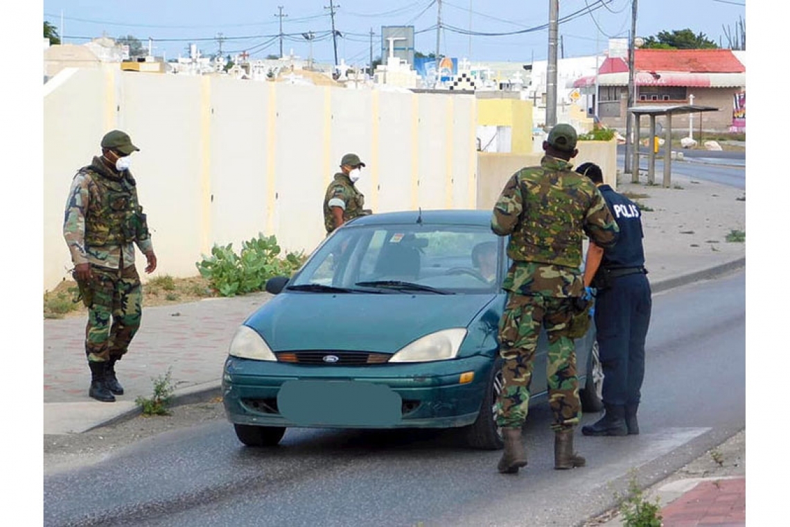 Curaçao Militia  supports police