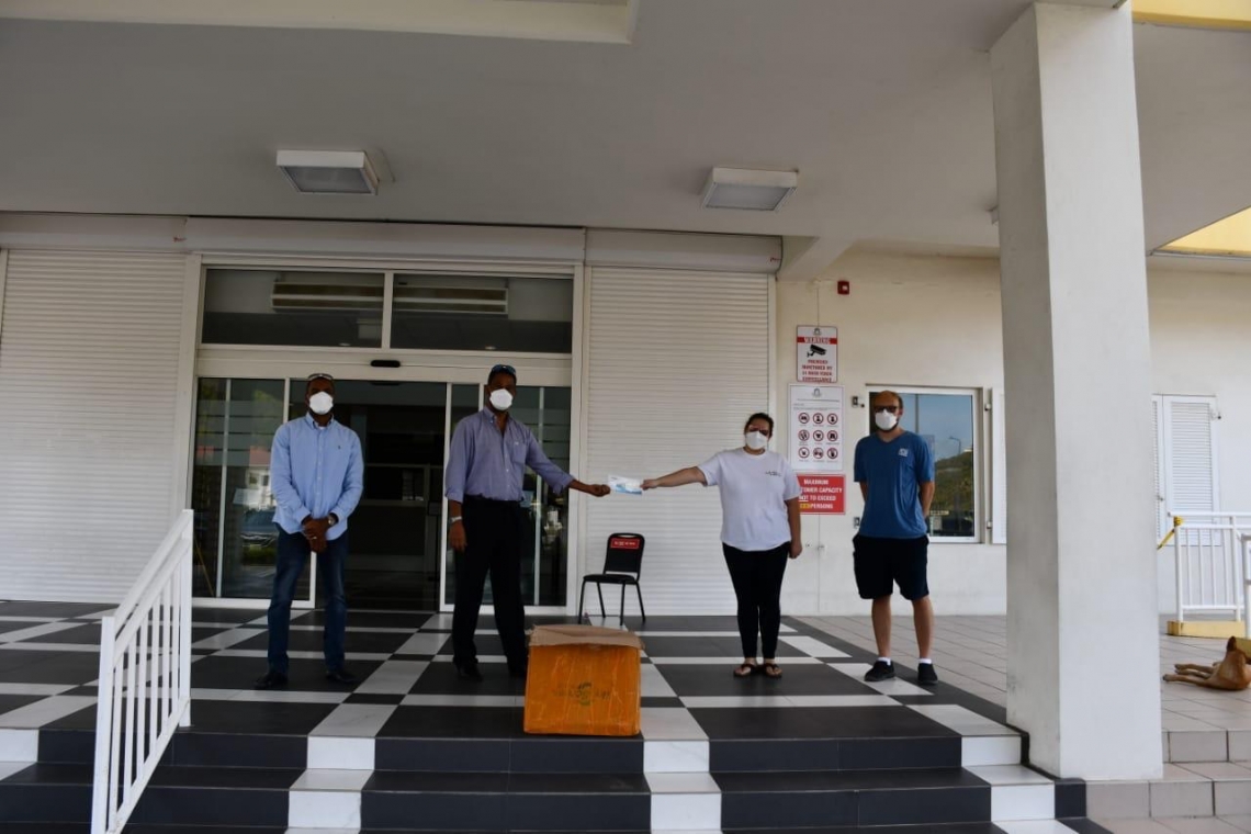 Minister of VSA distributes  protective masks received   