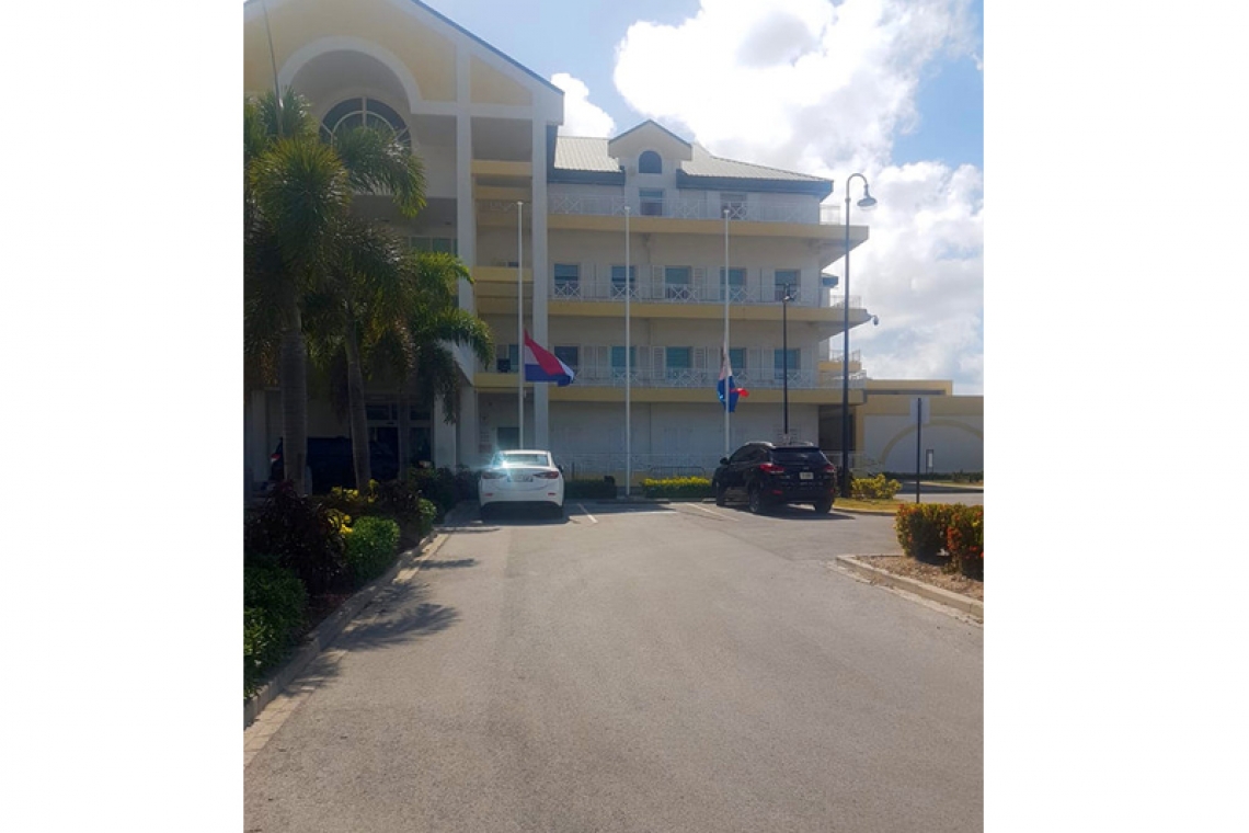   St. Maarten in period of mourning, flags at half-mast at govt. offices
