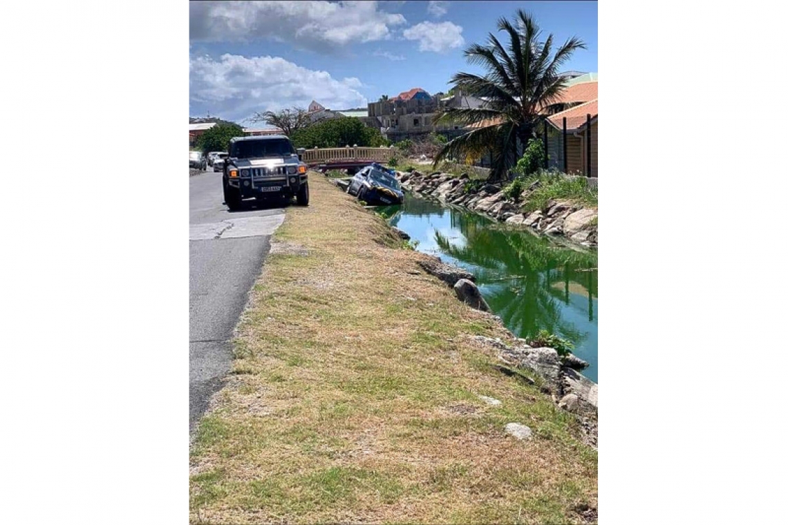       Gendarmerie vehicle ends up in ditch  during chase, but suspect caught later   