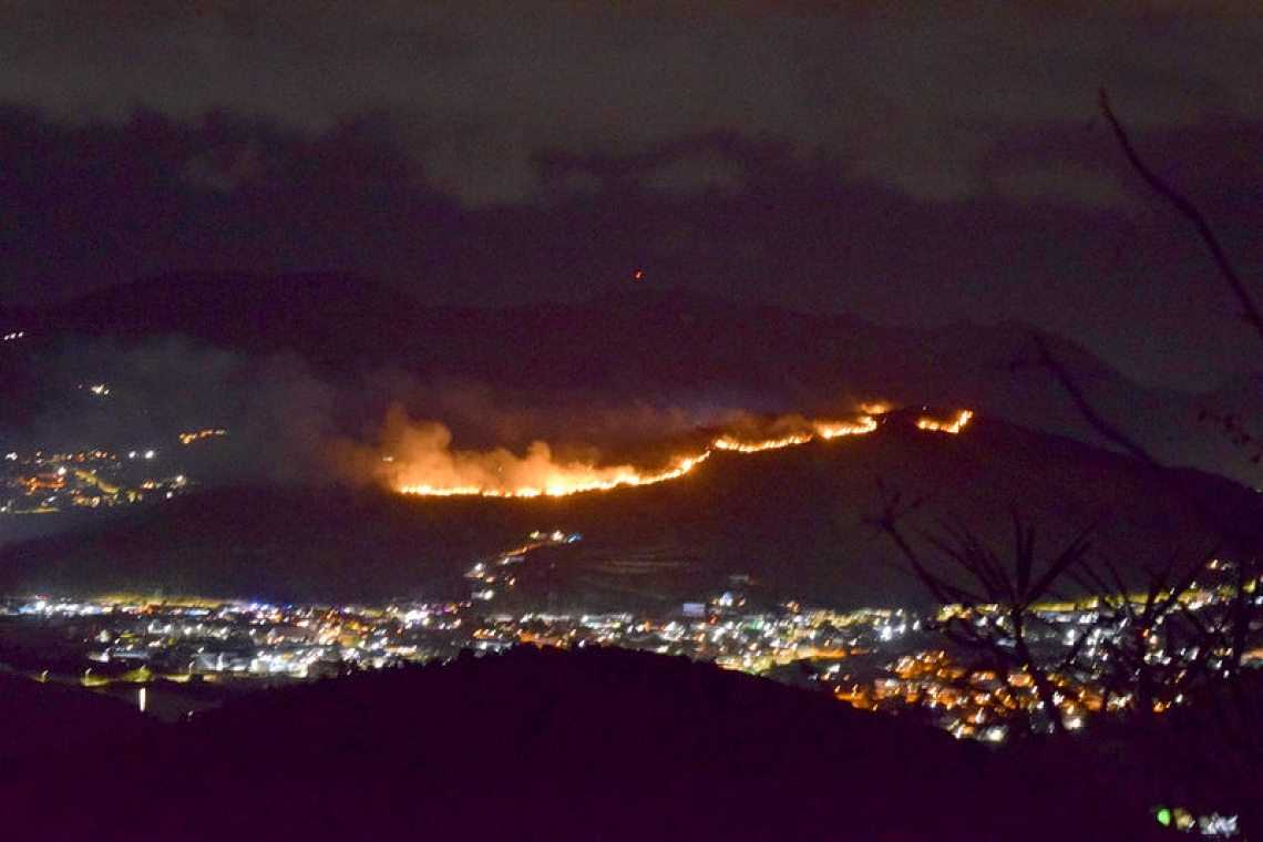 Massive bush fire  threatens homes