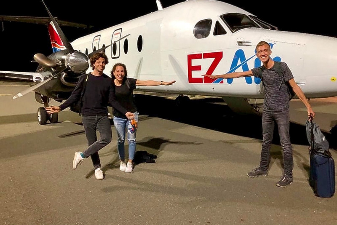 Medical staff from the  Netherlands arrive