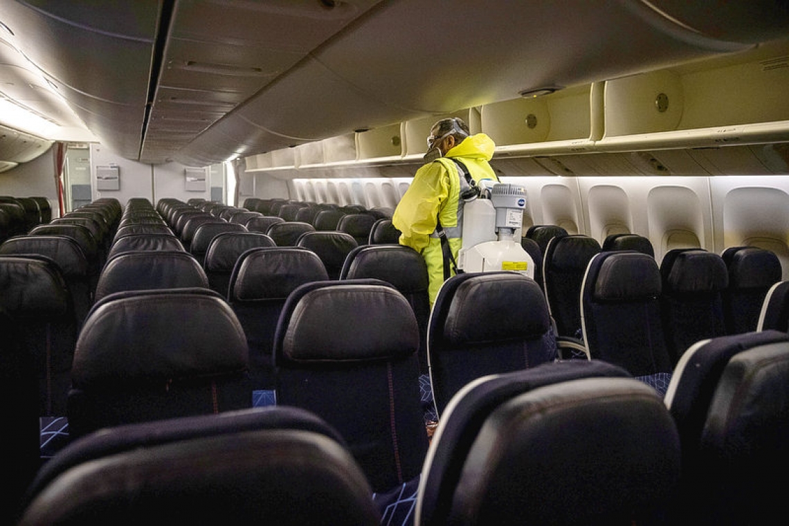 The plane safely took off. Safe plane.