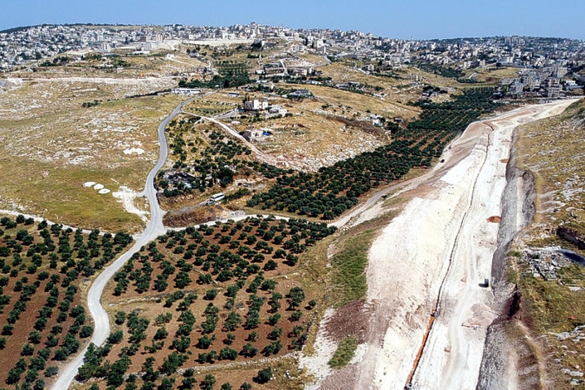 Israel builds new road that will link settlements
