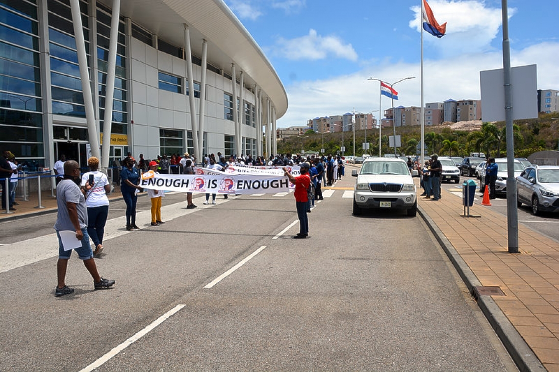    Airport workers stage strike, shut runway