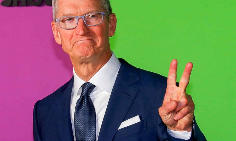 Apple's stock market value tops $2 trillion