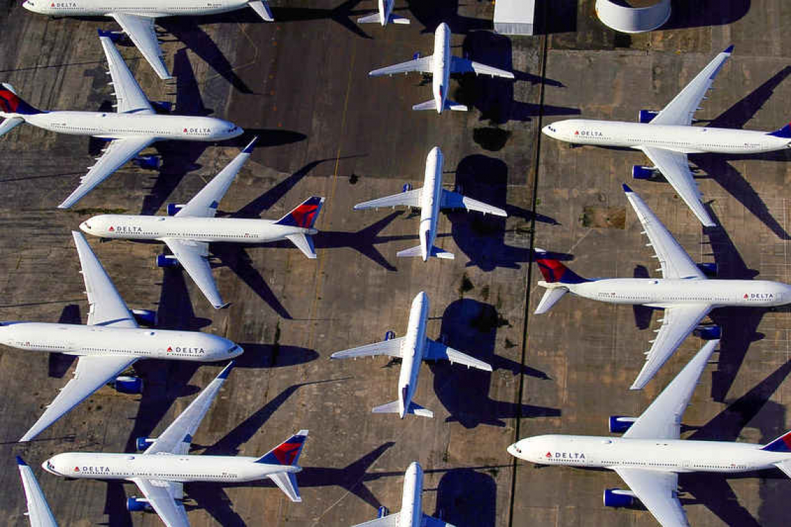 US airlines await roller coaster aid developments in Washington