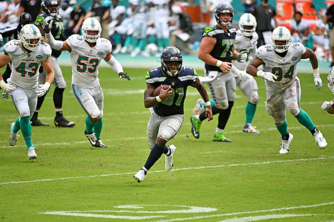  Wilson, Carson lift unbeaten Seahawks past Dolphins 31-23