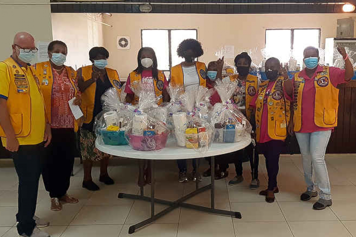  St. Eustatius Lions Club  gives food baskets to elderly