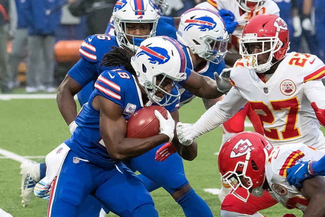  Edwards-Helaire, Chiefs run past Bills