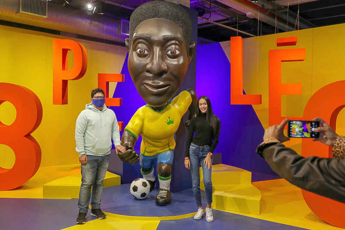 Approaching 80, Pele gives thanks for lucid mental state