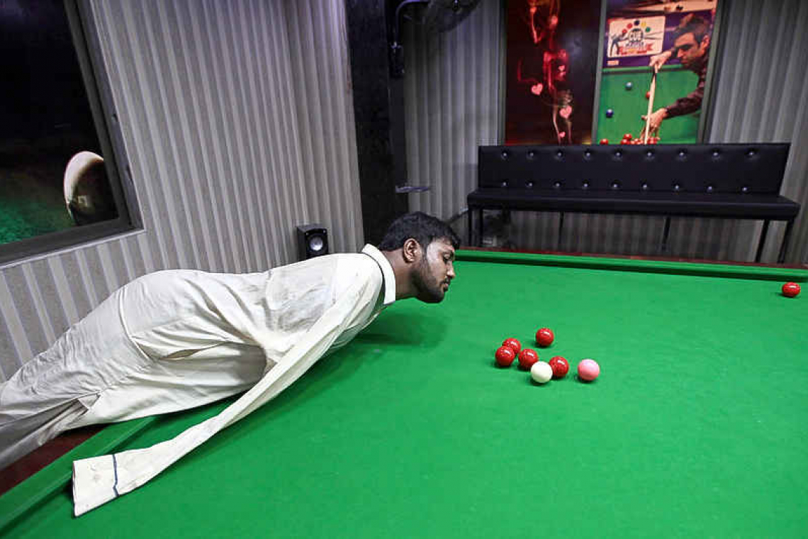Born without arms, plenty of moxie, man masters snooker