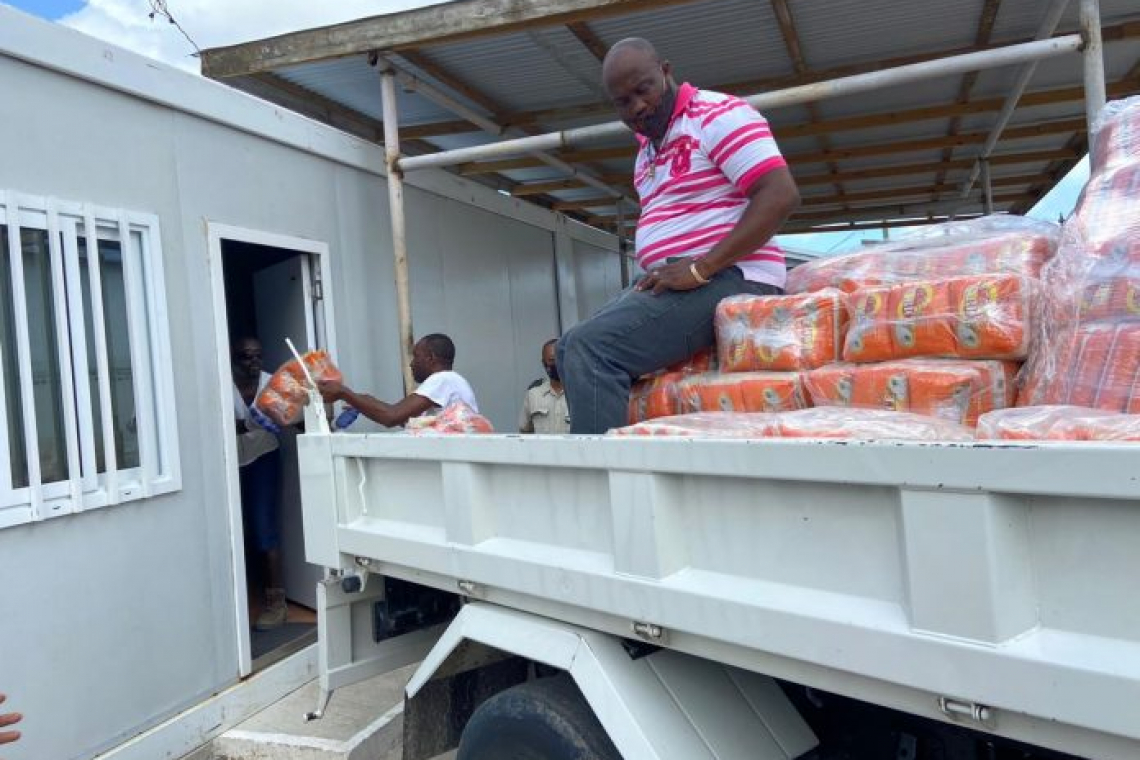    Four government institutions  receive of a contribution of rice