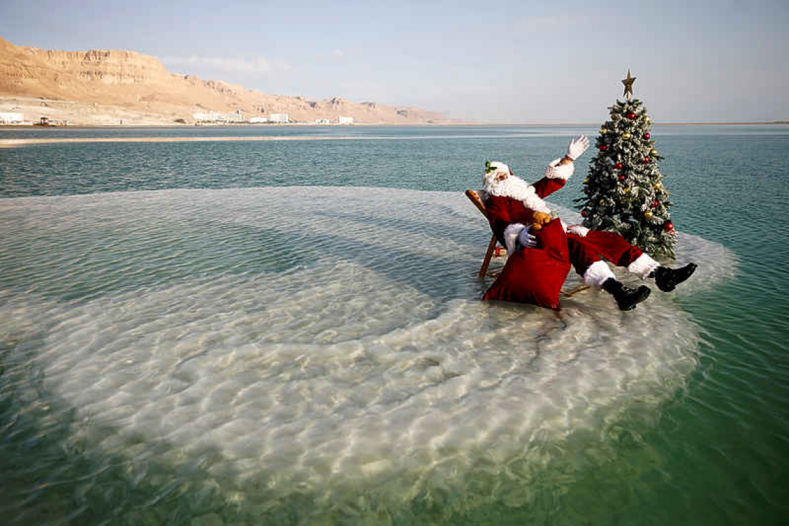 Swimming Santa brings Dead Sea to life with tree