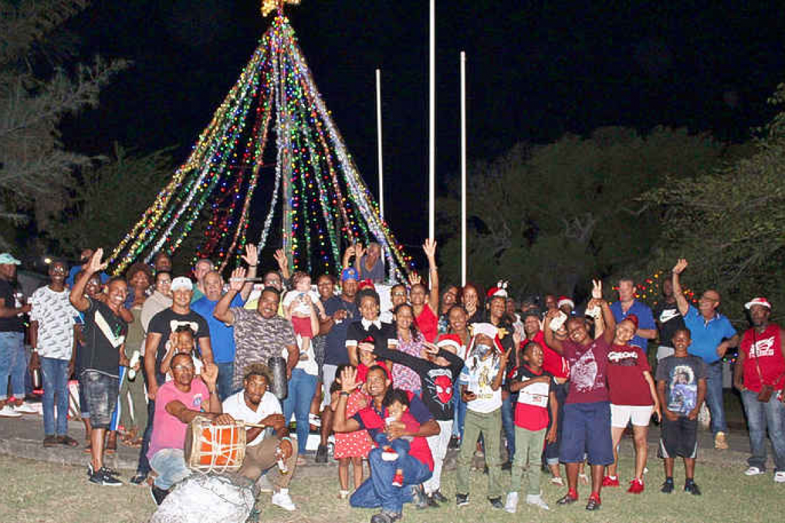 Statia Dominicano Association  continues tree-lighting tradition