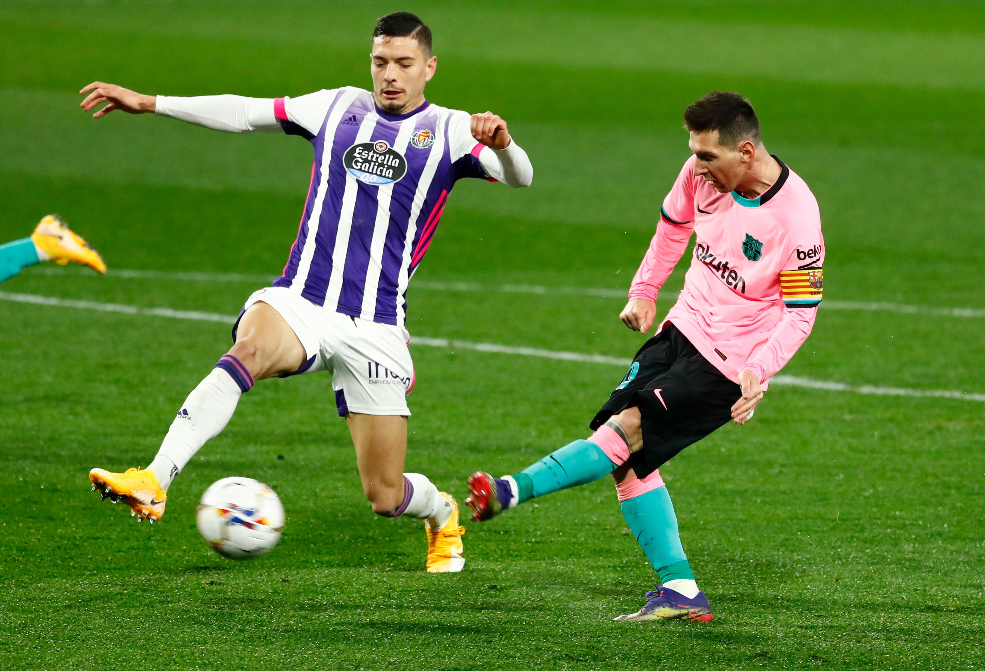 Messi surpasses Pele and leads Barcelona to win at Valladolid