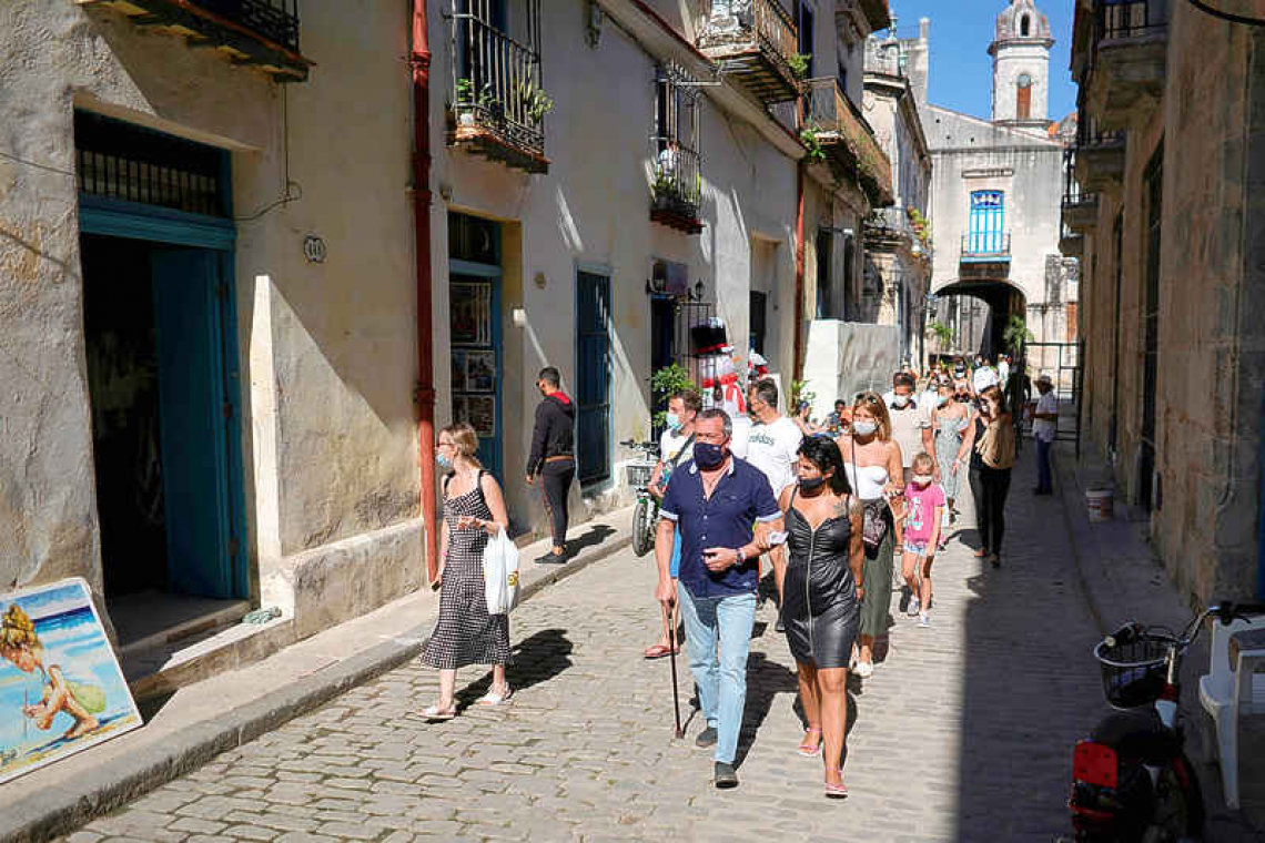 Tourists trickle back to Havana