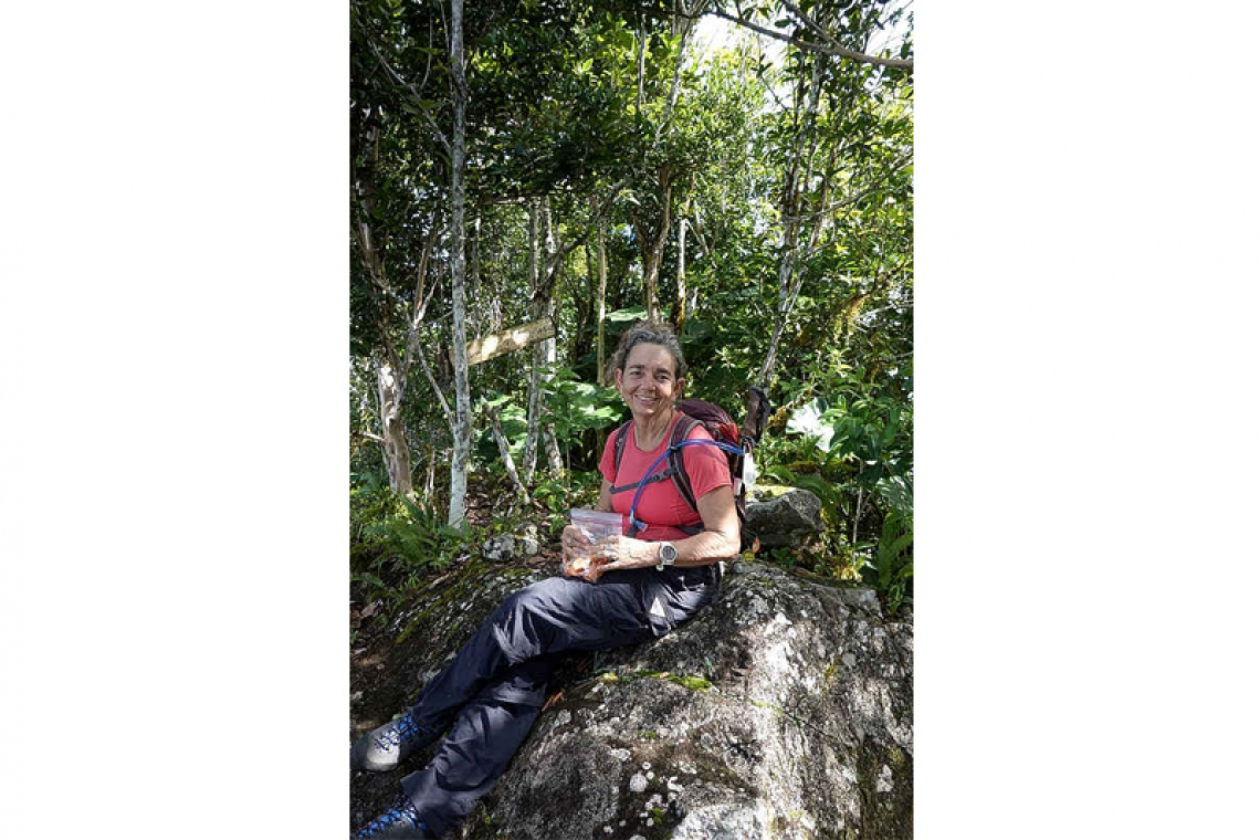 Marion Schroen publishes  St. Eustatius hiking guide