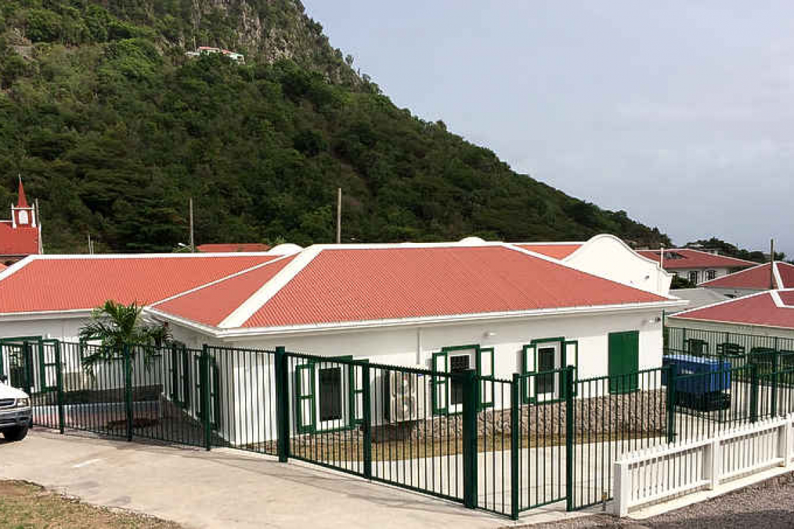 Thirty cars checked in  traffic control on Saba