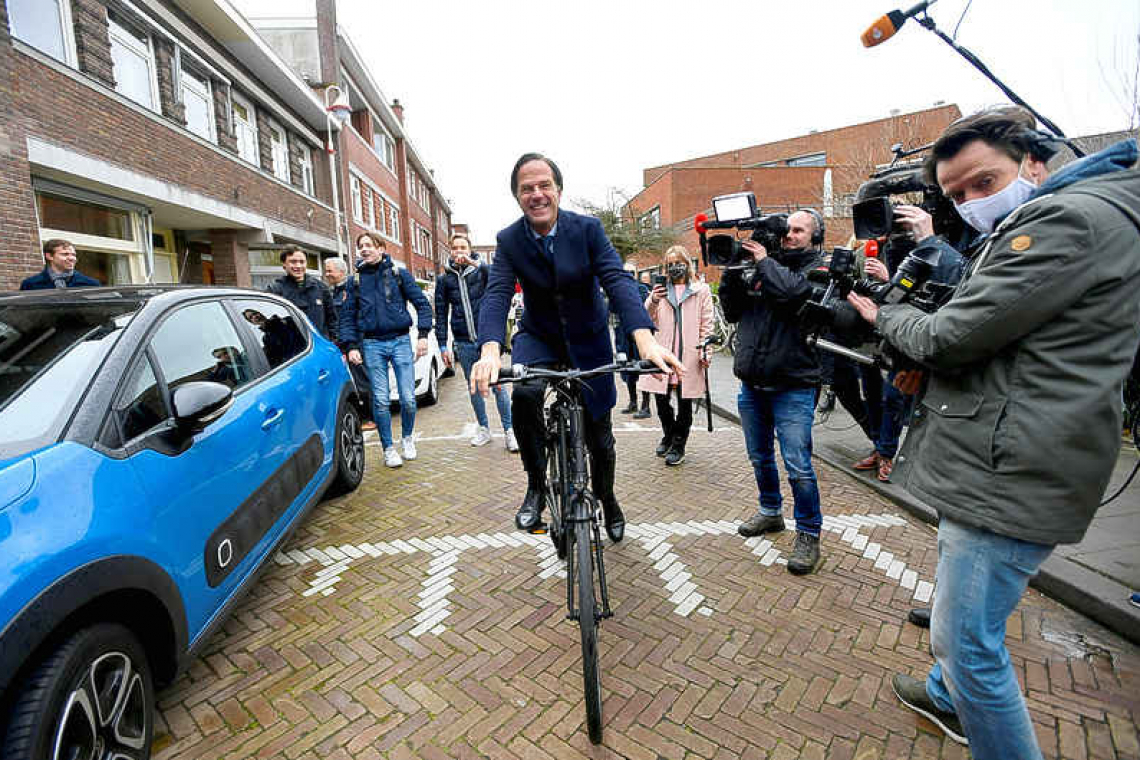  Rutte’s VVD party on  track to win most seats