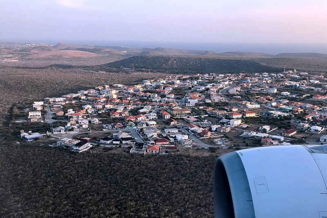 Dutch call on vacationing  residents to leave Curaçao