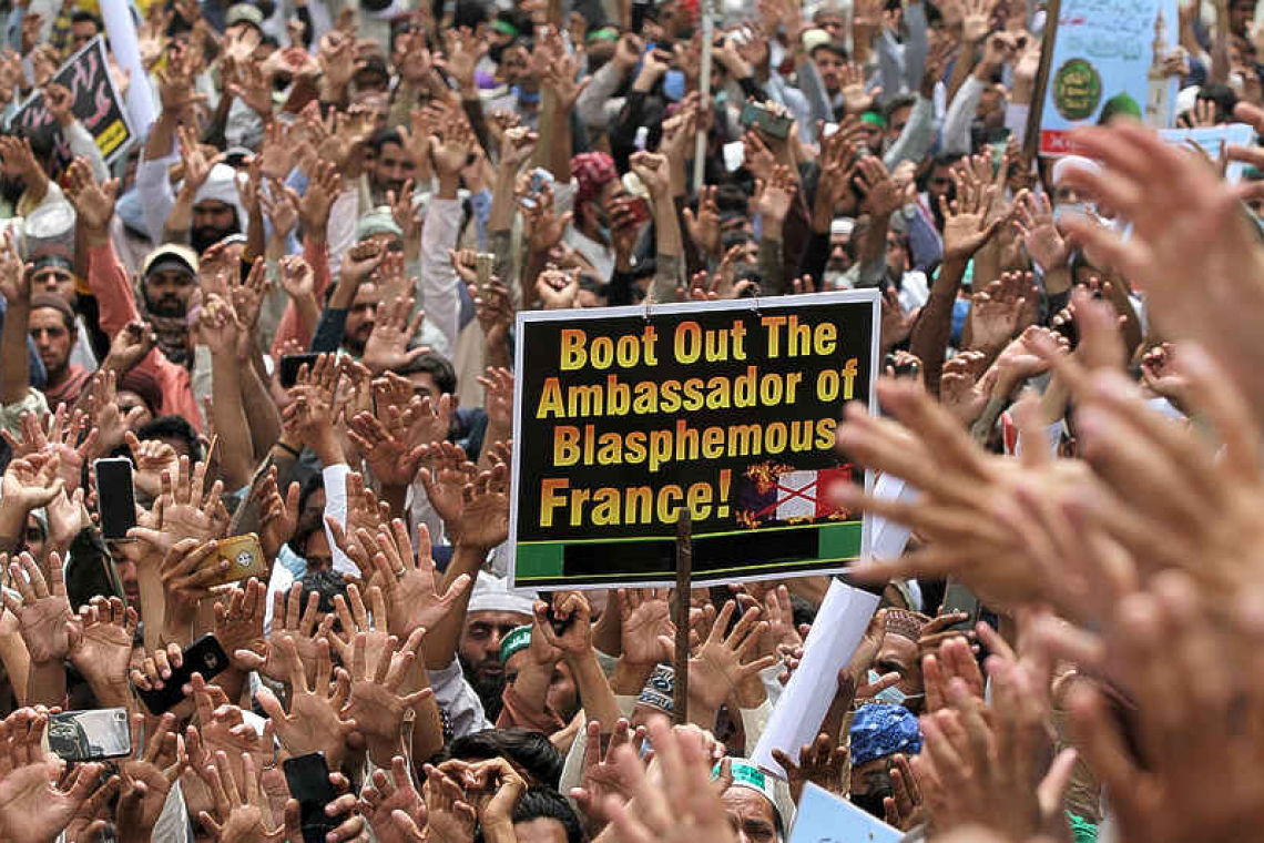 Islamists call halt to Pakistan protest after government allows vote on French envoy