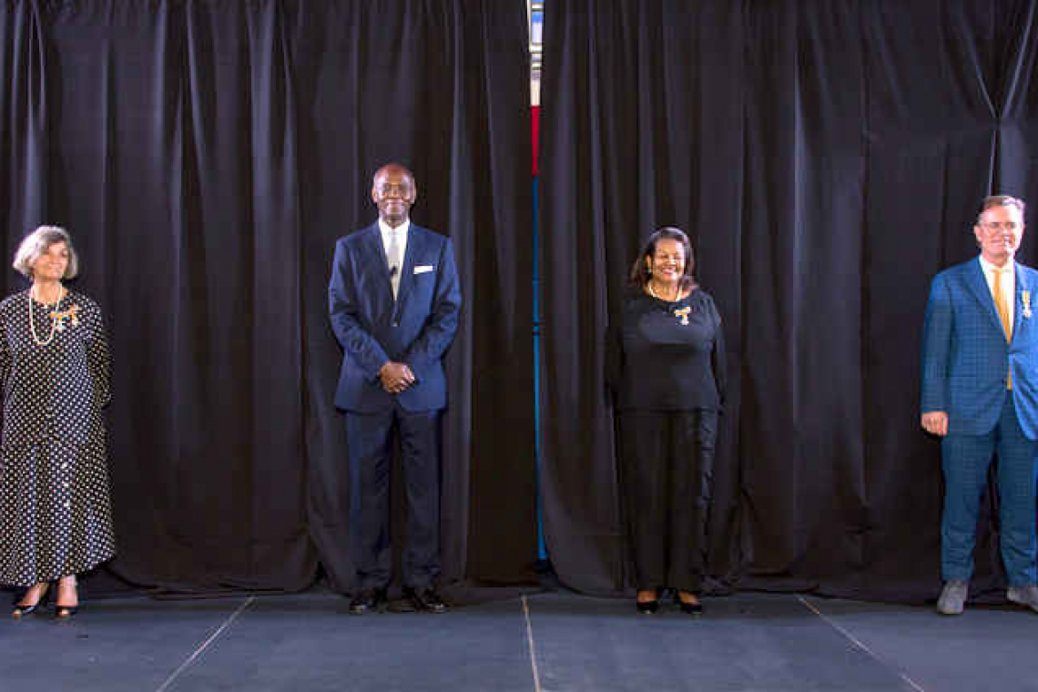 Three persons receive royal decorations in St. Maarten