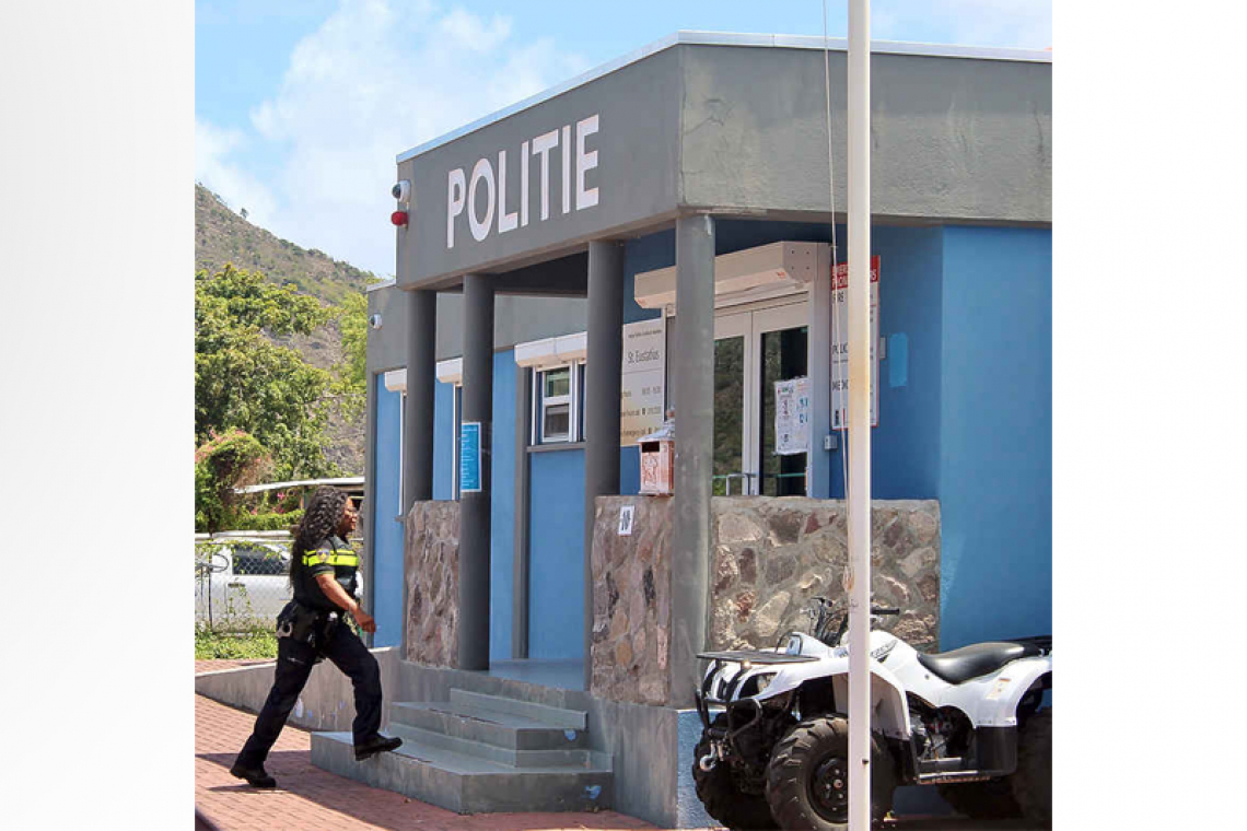 Police perform traffic  checks in St. Eustatius