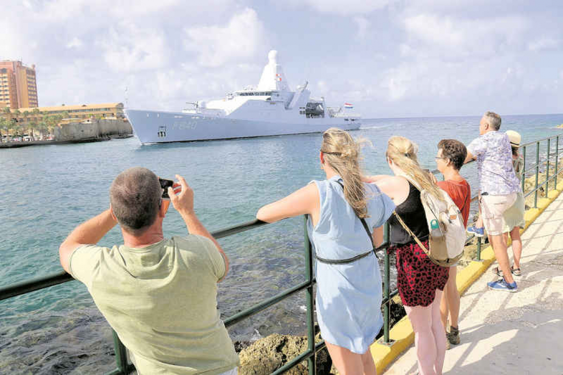 Navy station ship  arrives in Curaçao