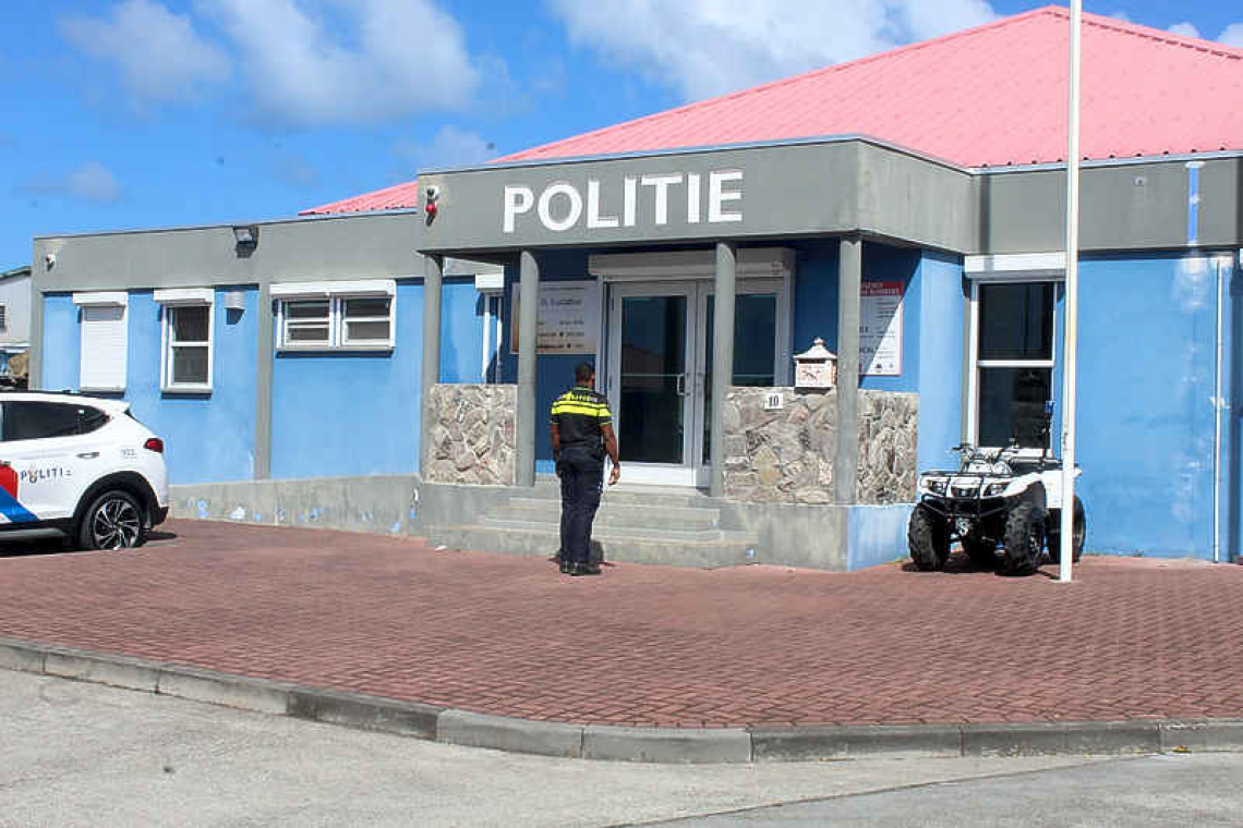 Man held in Statia  while dealing drugs