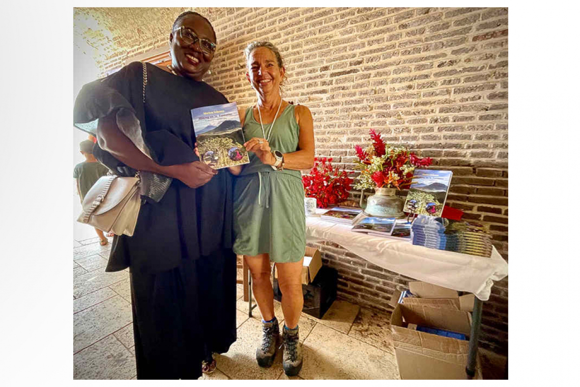 Marion Schroen signs copies  of ‘Hiking on St. Eustatius’