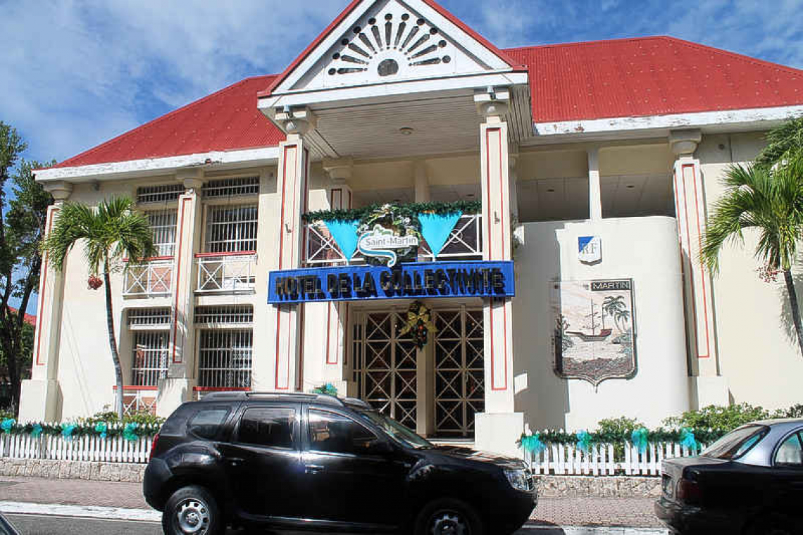 Gibbs condemns blocking of  Hotel de la Collectivité entry