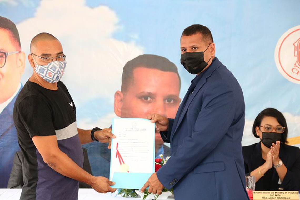 Guyana govt. hands out  deeds to 400 house lots