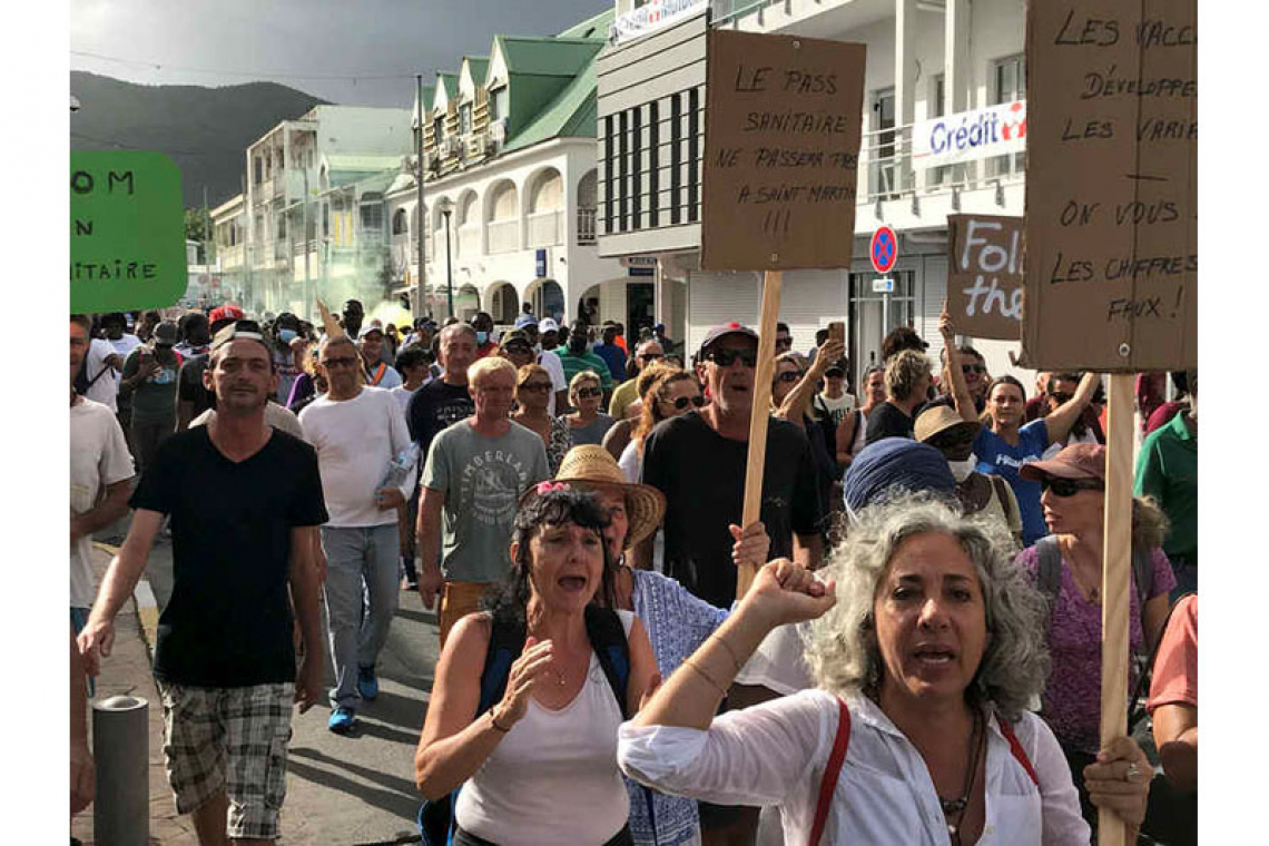 Hundreds protest Saturday against  mandatory vaccinations, health pass