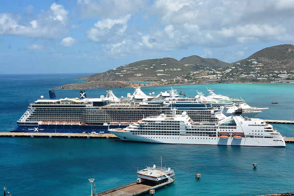 Two ships with passengers in port 