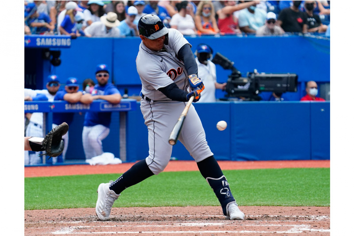 Miguel Cabrera belts 500th homer to help Tigers top Jays