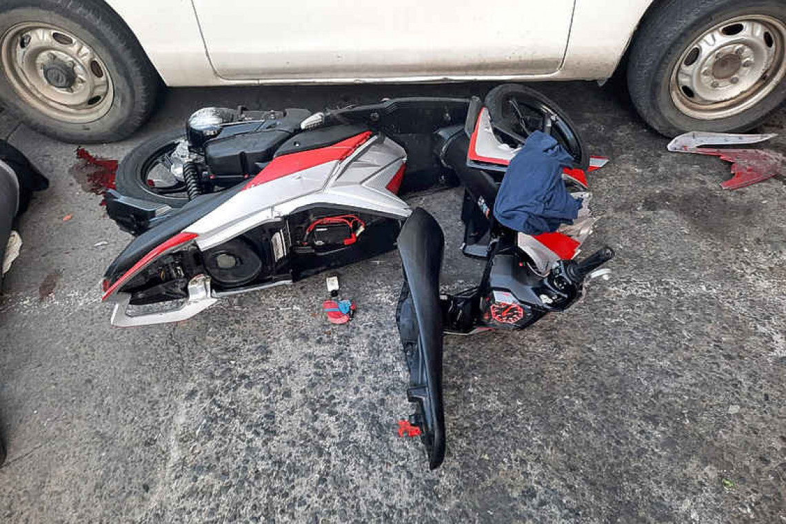 Scooter rider injures his face  in collision with a parked car
