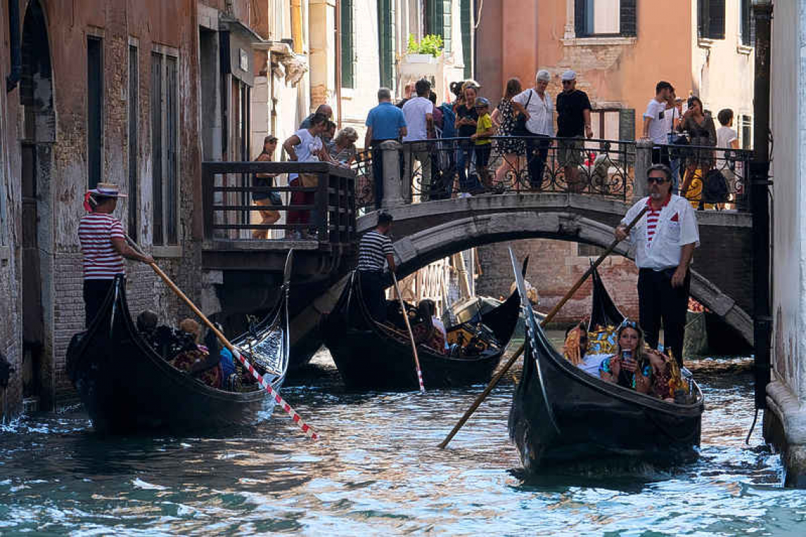 Venice prepares to charge tourists, require booking